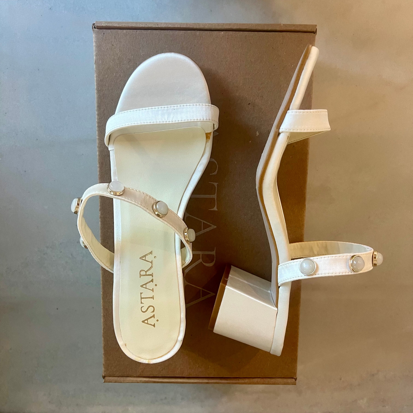 SAMPLE SALE/ SELENE Ivory Satin Moonstone Sz 5