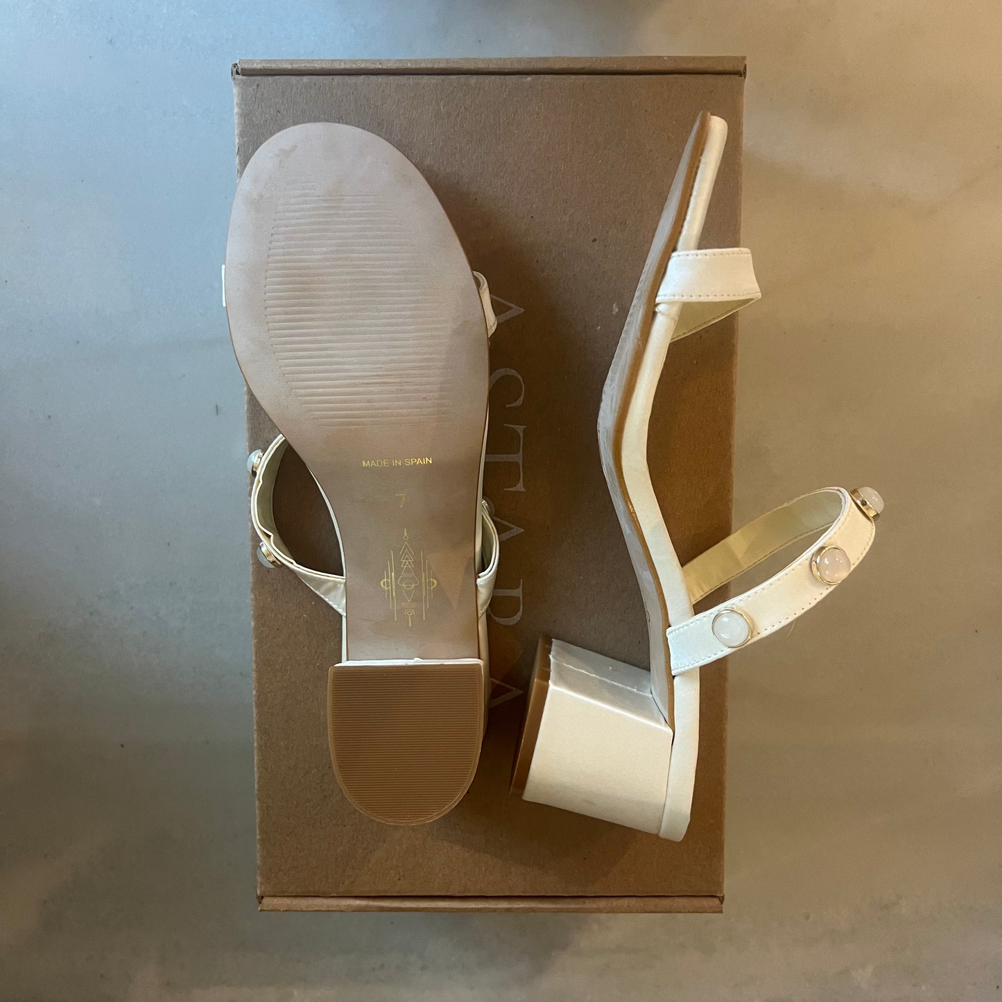 SAMPLE SALE/ SELENE Ivory Satin Moonstone Sz 7